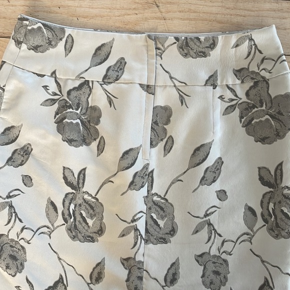 RW&CO. Fully lined lightweight silver grey and black floral pencil skirt SIZE 6 - Picture 4 of 6